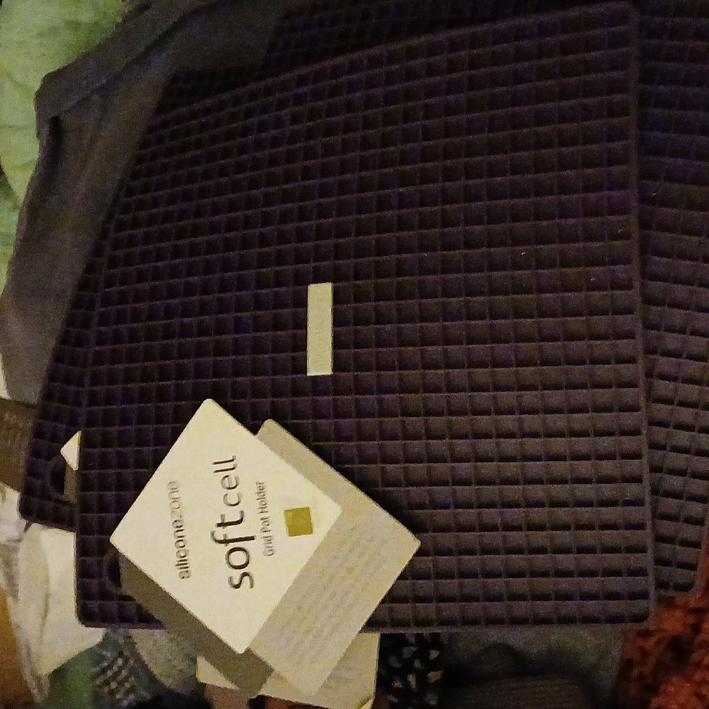 SiliconeZone Soft Cell Grid Pot Holder (Purple) Brand New w/ Tags!